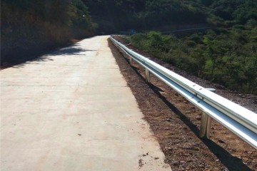 山西晋城市波形护栏高速公路波形护栏镀锌银色波形护栏厂家