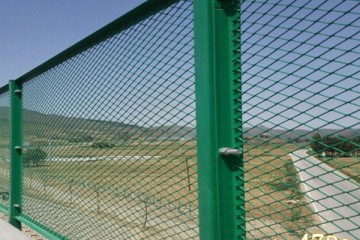 花都建筑工地围栏网 公路桃型柱隔离网 增城小区护栏网