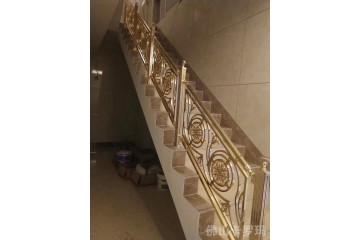 镇江金色铝雕刻楼梯护栏定制厂家