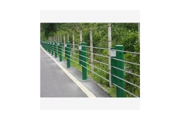 宏利交通提供全面的防撞护栏服务，用户认准的公路护栏品牌