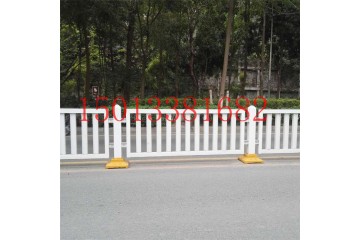揭阳新建路中护栏 车道白色隔离栏杆 汕头深标3护栏厂家
